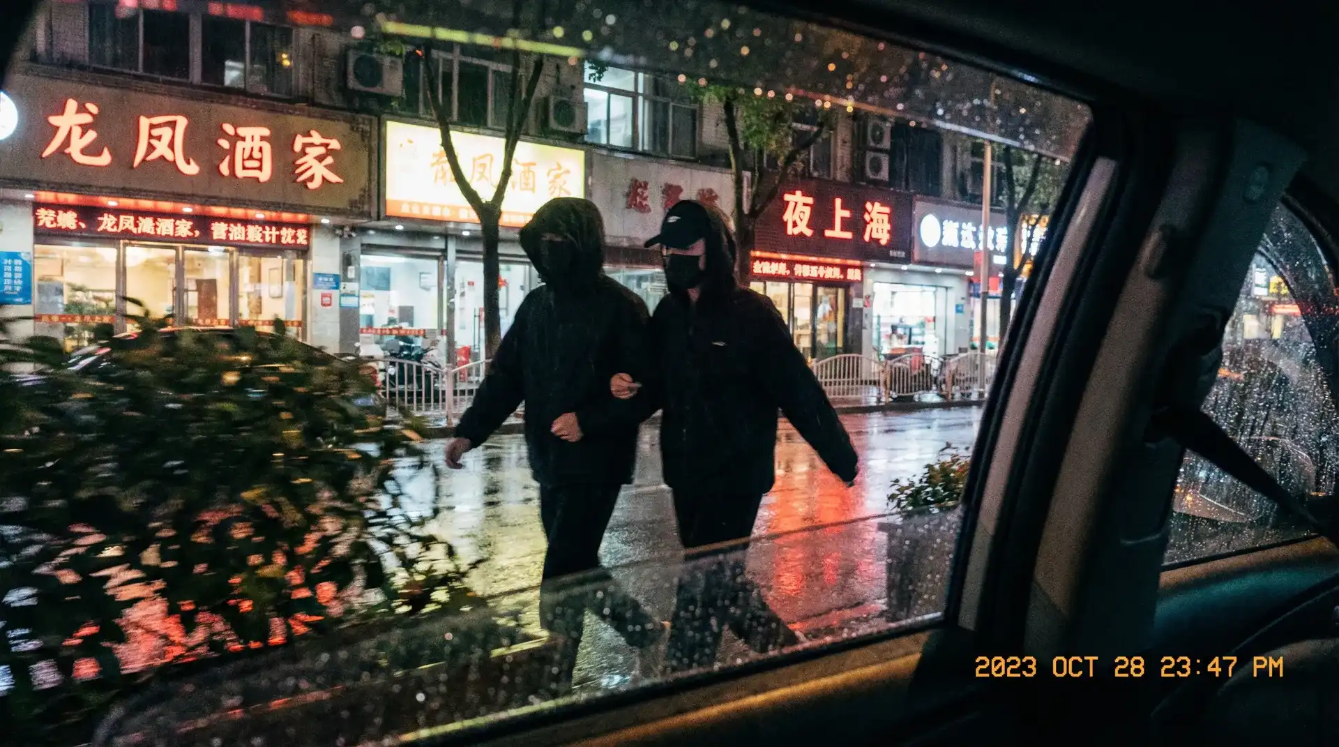 美嘉体育皇冠娱乐 - 顶流明星深夜密会现场抓拍照片